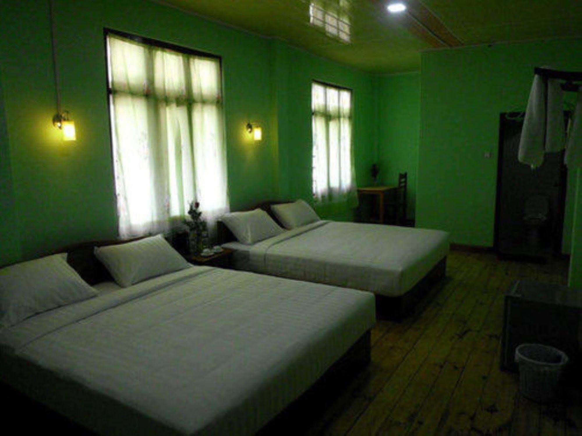 Railroad Hotel Кало Екстер'єр фото